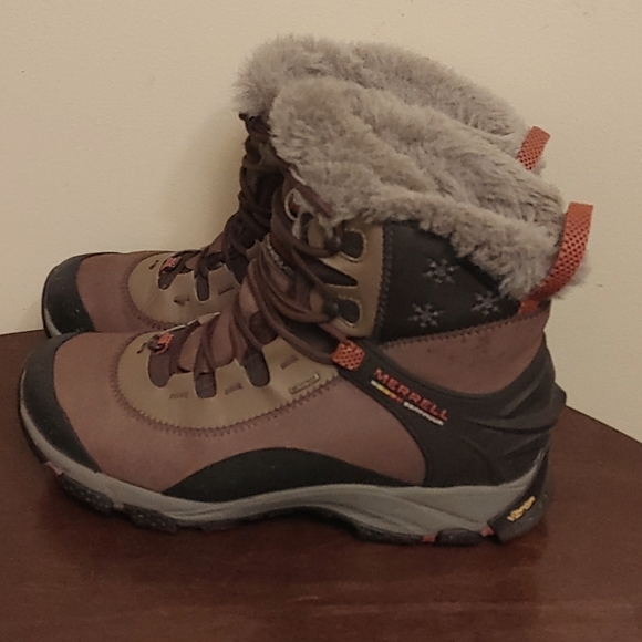Merrell Shoes - Merrell women's Mountain Trails ankle Boots size 7.5, 38